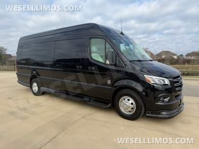 2026 OGV Luxury Coach OGV Luxury Coach V-Cruise 10OB Full Wall Partition Sprinter