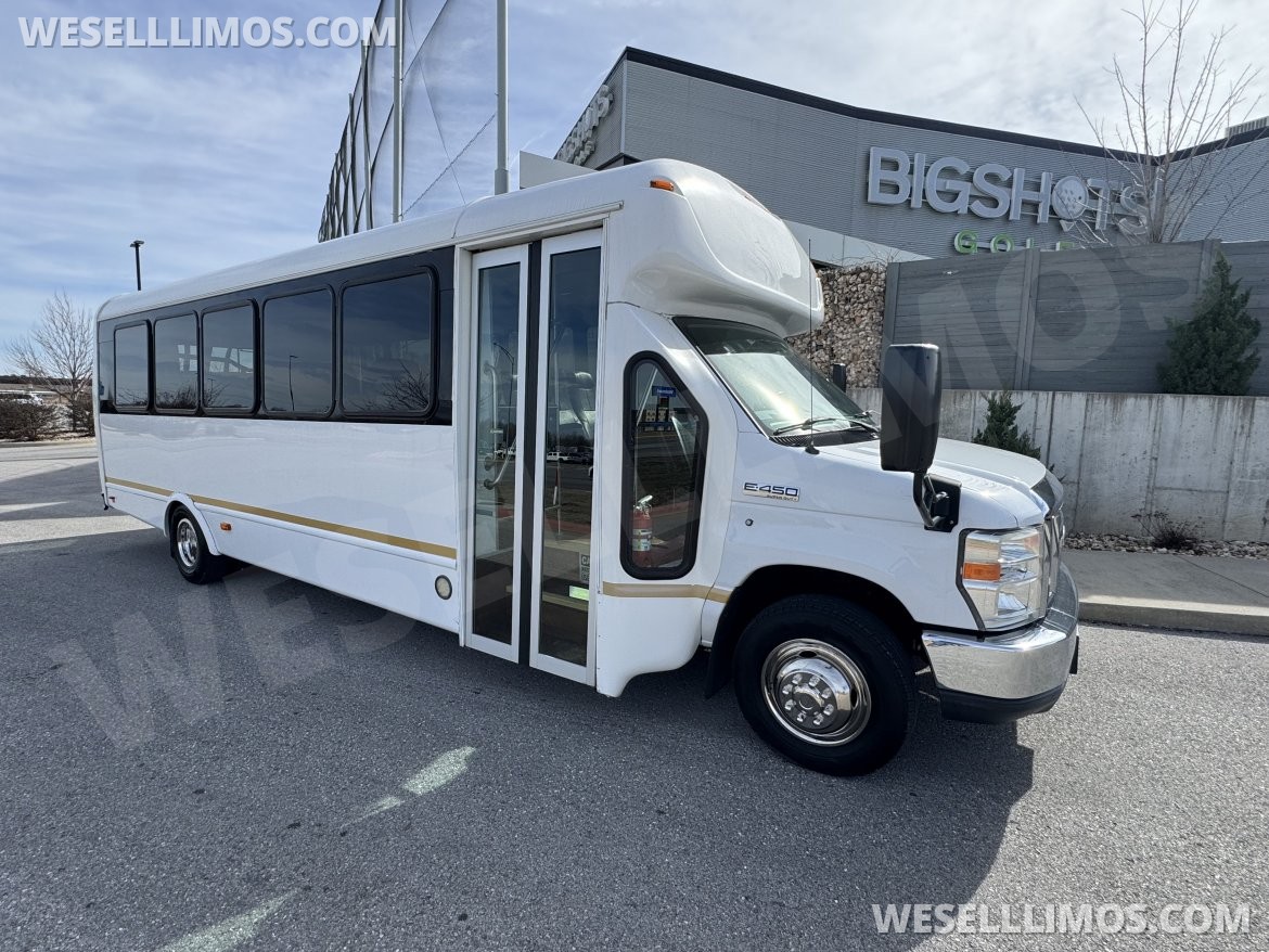 Shuttle Bus for sale: 2015 Ford 28px MVP Shuttle 27" by Starcraft