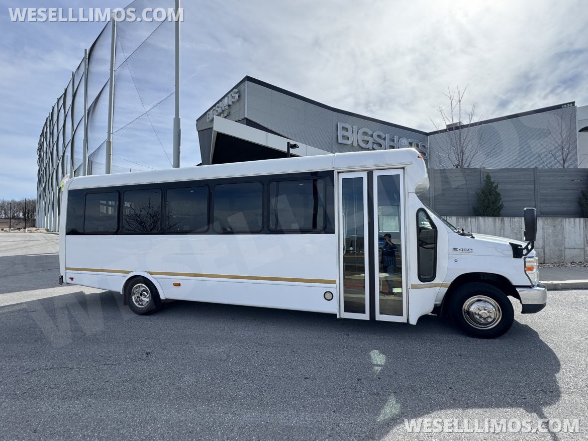 Photo of Shuttle Bus for sale: 2015 Ford 28px MVP Shuttle 27" by Starcraft