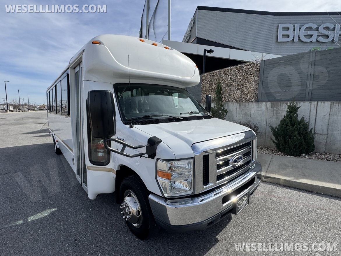 Photo of Shuttle Bus for sale: 2015 Ford 28px MVP Shuttle 27" by Starcraft