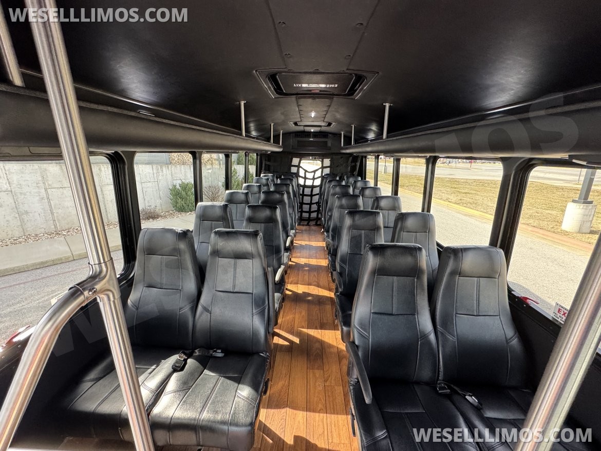 Photo of Shuttle Bus for sale: 2015 Ford 28px MVP Shuttle 27" by Starcraft