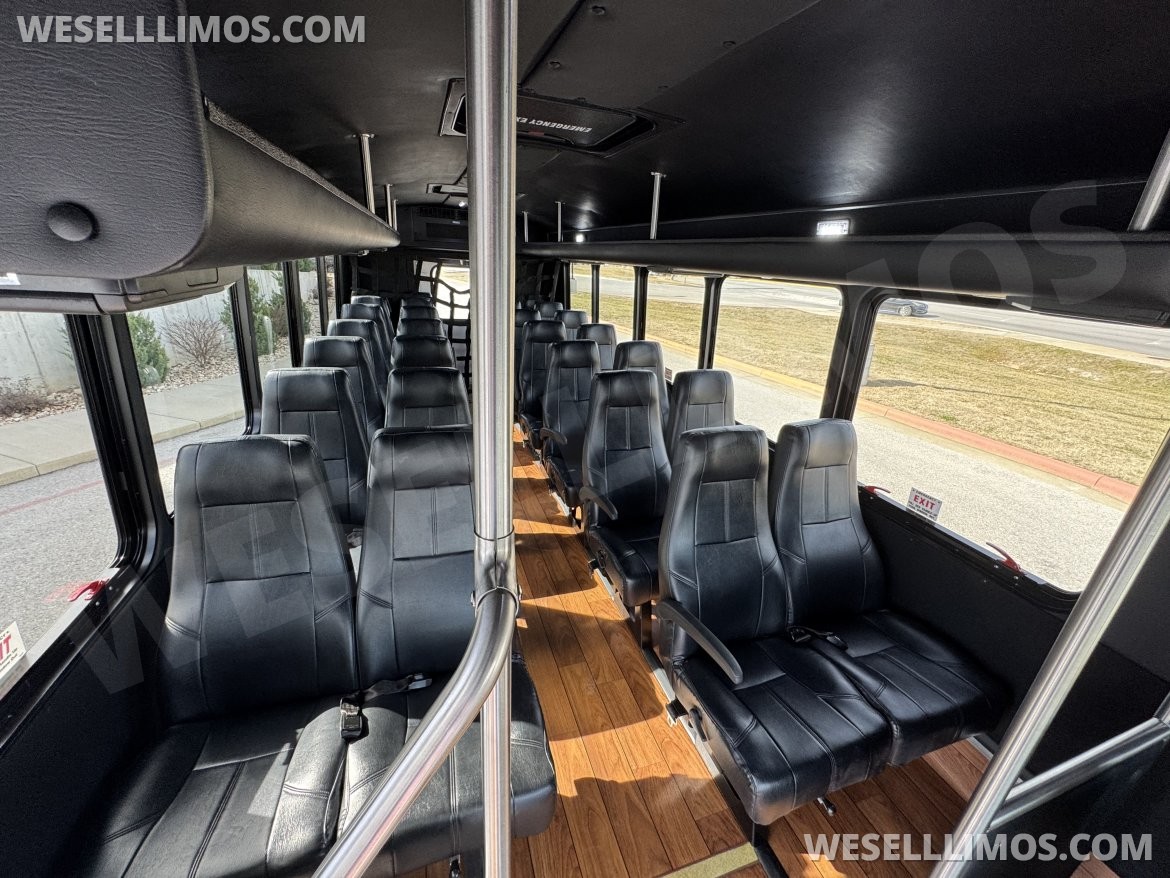 Photo of Shuttle Bus for sale: 2015 Ford 28px MVP Shuttle 27" by Starcraft