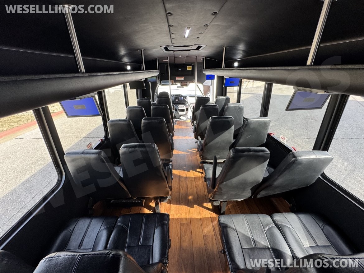 Photo of Shuttle Bus for sale: 2015 Ford 28px MVP Shuttle 27" by Starcraft