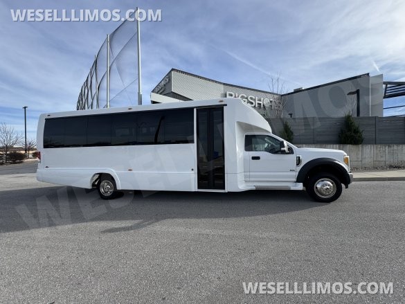 2017 Ford F-550 27px Luxury Shutte Shuttle Bus for Sale in Springfield, MO - Photo 3
