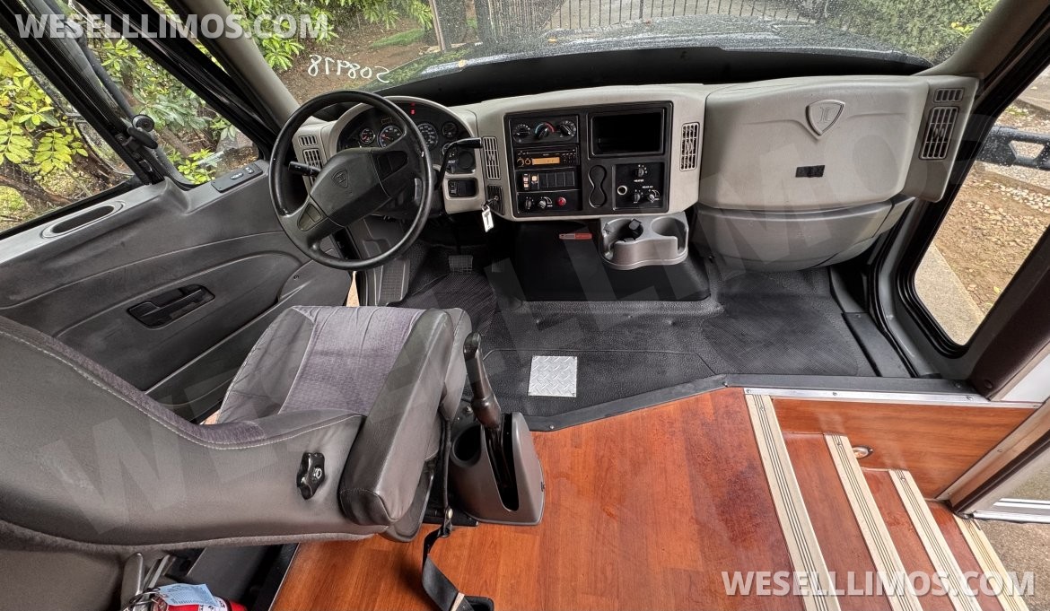 Photo of Shuttle Bus for sale: 2014 International Executive 30" by My factory