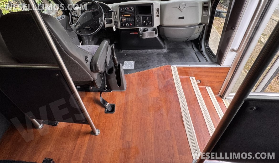 Photo of Shuttle Bus for sale: 2014 International Executive 30" by My factory