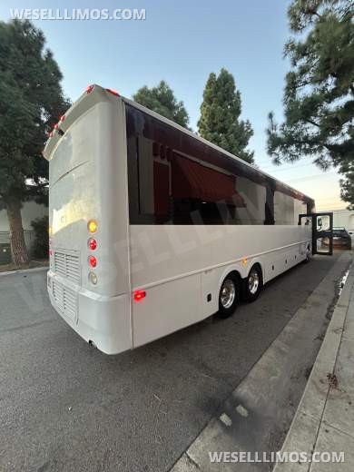 2015 CT Coachworks Freightliner XCR Chassis 45' Limo Bus Motorcoach - Motorcoach for Sale in Anaheim, CA - Photo 17