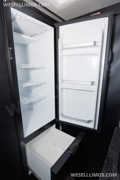 2024 Embassy Mercedes-Benz Sprinter Sprinter - Sprinter for Sale in Alvarado, TX - Photo 5