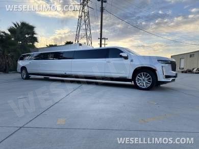 2023 LimosbyMoonlight Cadillac Escalade SUV Stretch - SUV Stretch for Sale in Sun valley, CA - Photo 3
