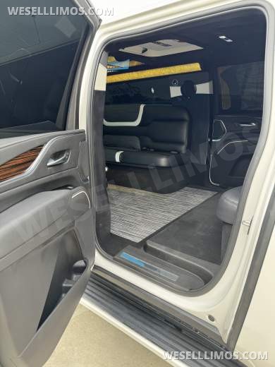 2023 LimosbyMoonlight Cadillac Escalade SUV Stretch - SUV Stretch for Sale in Sun valley, CA - Photo 21