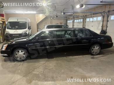 2007 Eureka Cadillac DTS Limousine - Limousine for Sale in Ogdensburg, NY - Photo 2