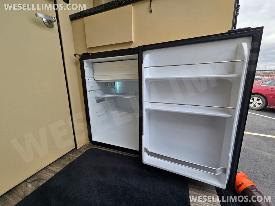 Photo of Sprinter for sale: 2020 Mercedes-Benz Luxe Cruiser by Midwest Automotive Designs