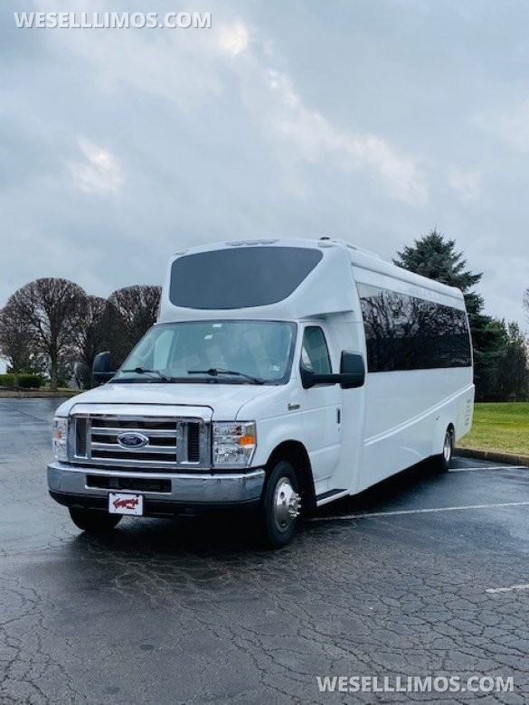 2017 Ford E450 Executive Shuttle for Sale in Washington, PA - Photo 3