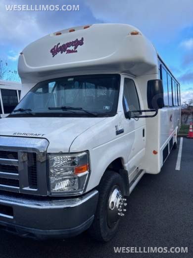 2017 Ford E450 Shuttle Bus for Sale in Washington, PA