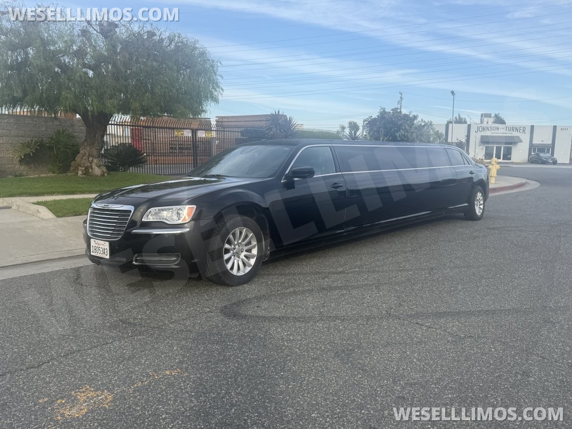 Limousine for sale: 2013 Chrysler 300 Limousine