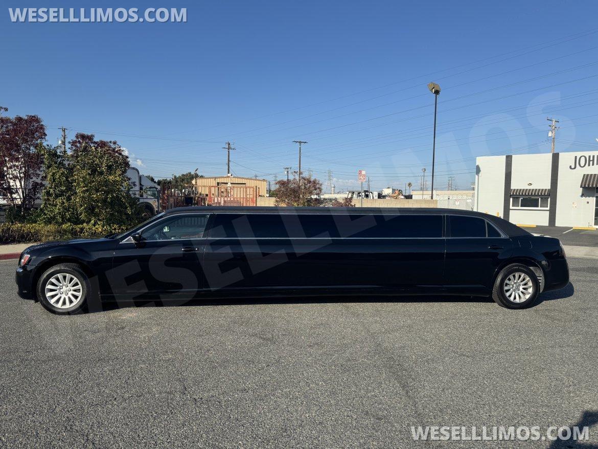 2013 Chrysler 300 Stretch Limousine - Photo 4
