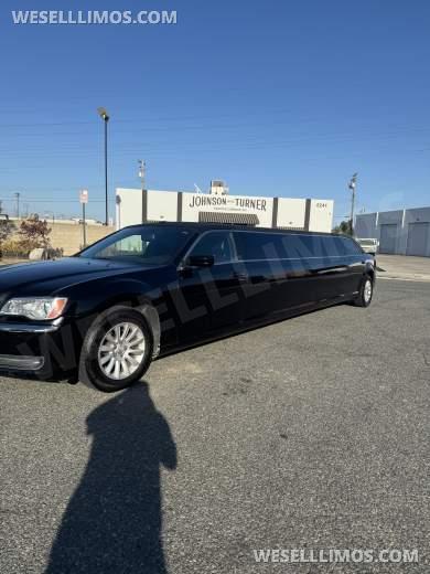 2013 Chrysler 300 Stretch Limousine - Limousine for Sale in Anaheim, CA - Photo 14