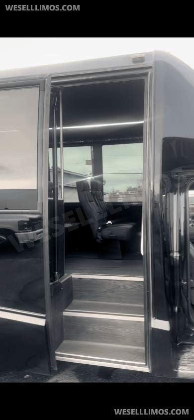 2016 Grech Ford F550 Shuttle Bus - Shuttle Bus for Sale in Anaheim, CA - Photo 6