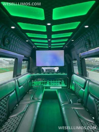2019 Executive Custom Coach  Mercedes-Benz Spritner 3500 XD  Sprinter