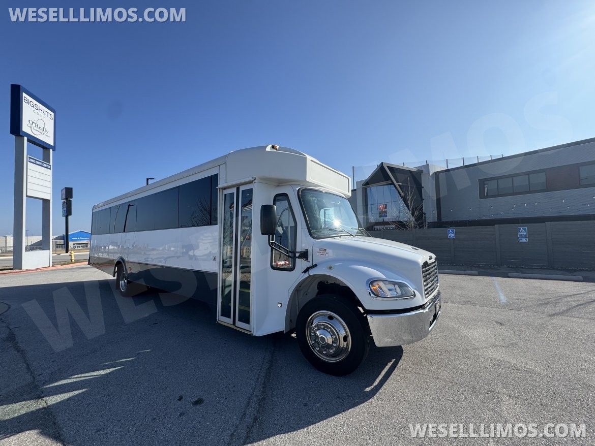 Photo of Shuttle Bus for sale: 2017 Freightliner Legacy 40" by Glaval Bus