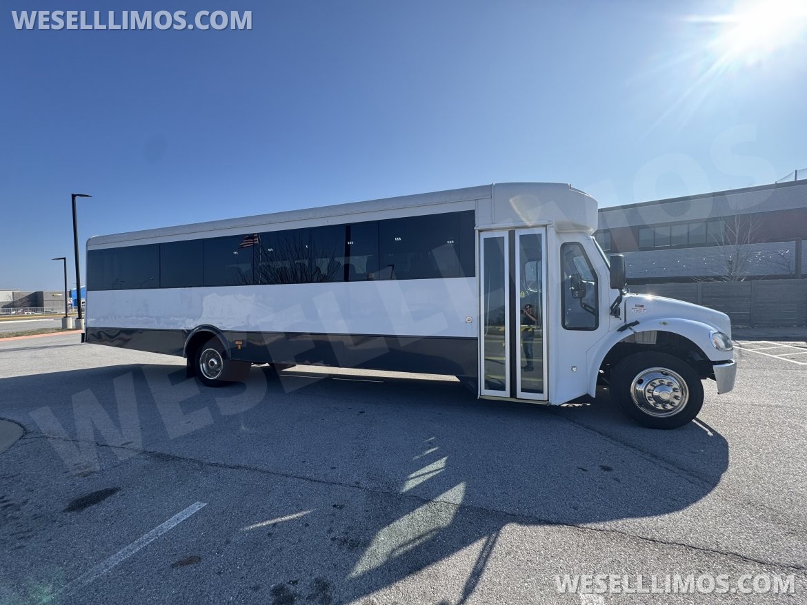 Photo of Shuttle Bus for sale: 2017 Freightliner Legacy 40" by Glaval Bus