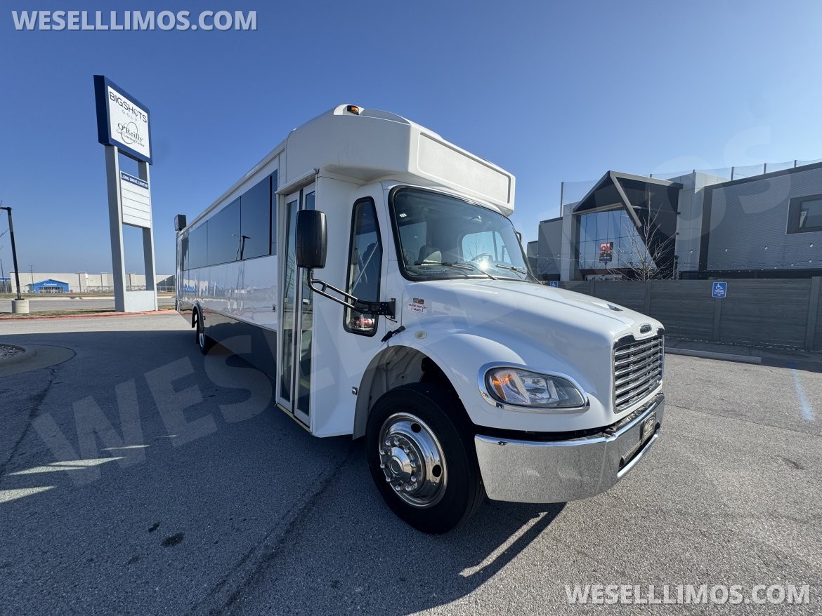 Photo of Shuttle Bus for sale: 2017 Freightliner Legacy 40" by Glaval Bus