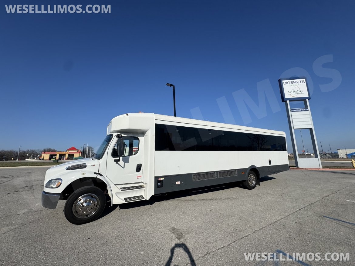 Photo of Shuttle Bus for sale: 2017 Freightliner Legacy 40" by Glaval Bus