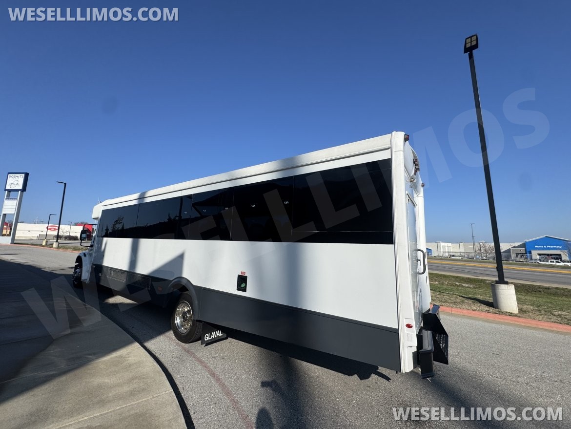 Photo of Shuttle Bus for sale: 2017 Freightliner Legacy 40" by Glaval Bus