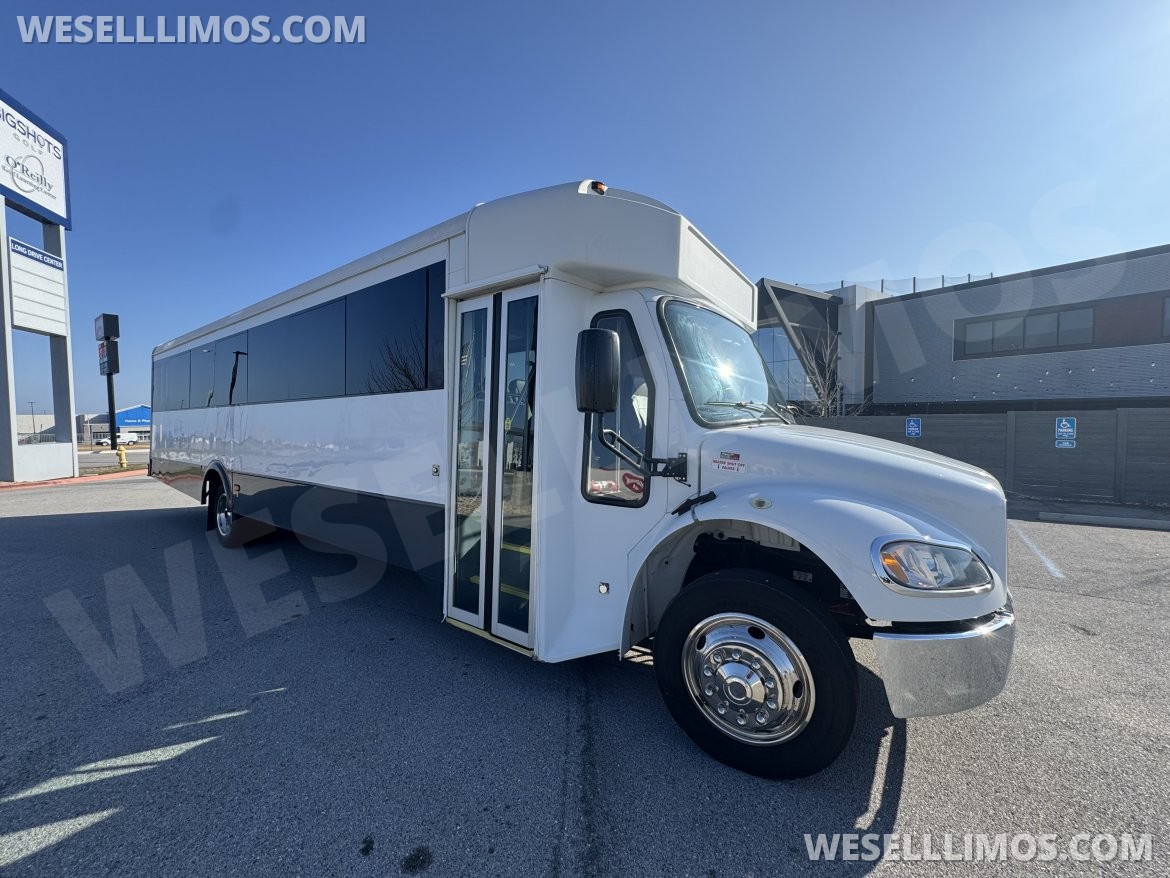 Shuttle Bus for sale: 2017 Freightliner Legacy 40" by Glaval Bus
