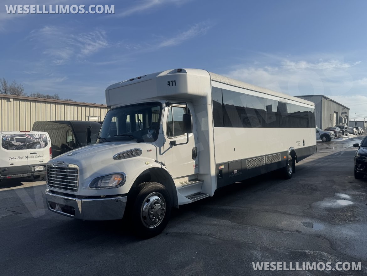 Photo of Shuttle Bus for sale: 2017 Freightliner Legacy 40" by Glaval Bus