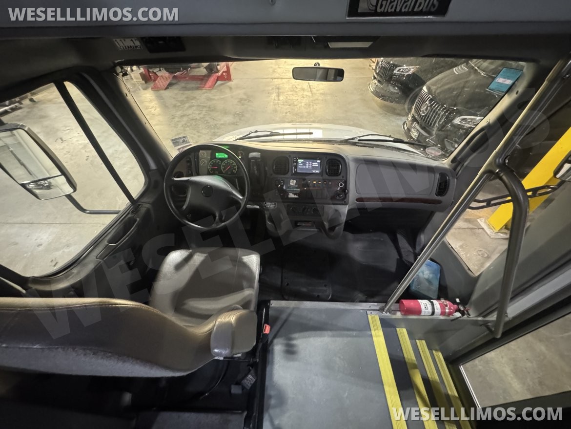 Photo of Shuttle Bus for sale: 2017 Freightliner Legacy 40" by Glaval Bus