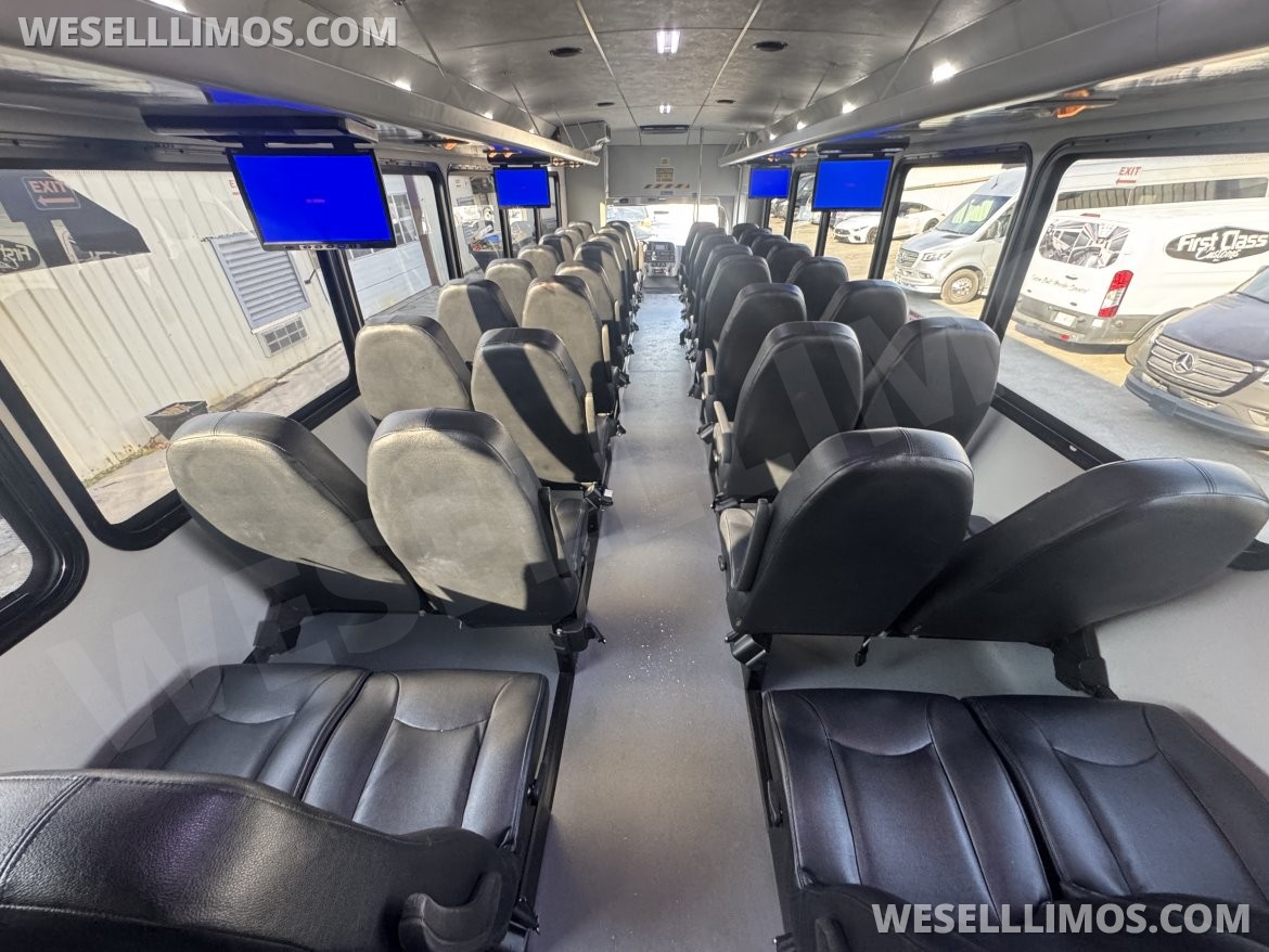 Photo of Shuttle Bus for sale: 2017 Freightliner Legacy 40" by Glaval Bus