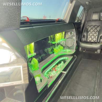 2018 Tiffany coach builders Lincoln MKT Limousine - Limousine for Sale in Orange, CA - Photo 7