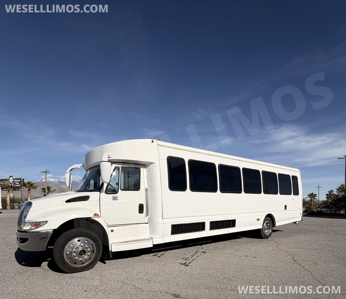 Shuttle Bus for sale: 2009 International 3000 by StarCraft