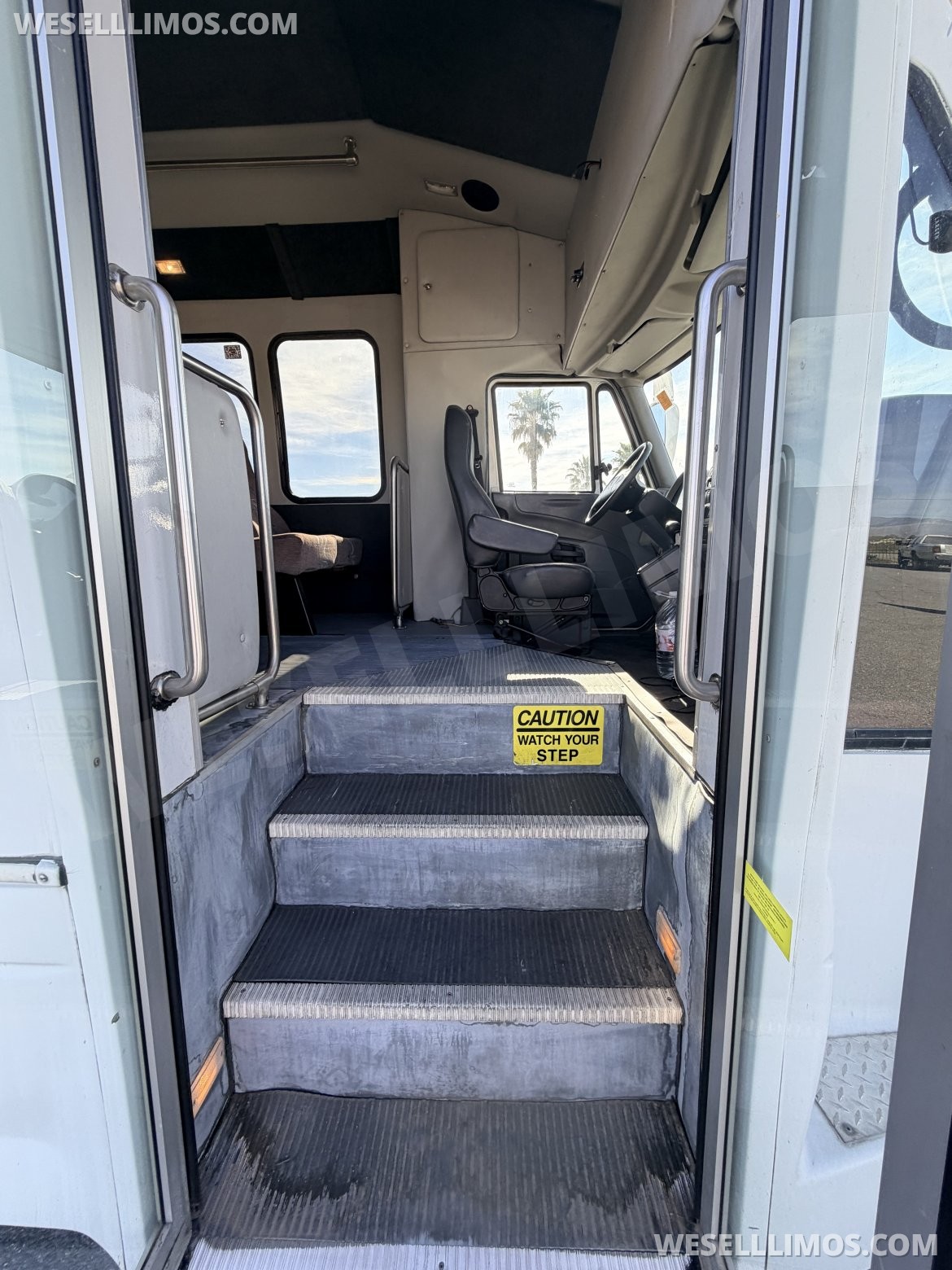 Photo of Shuttle Bus for sale: 2009 International 3000 by StarCraft