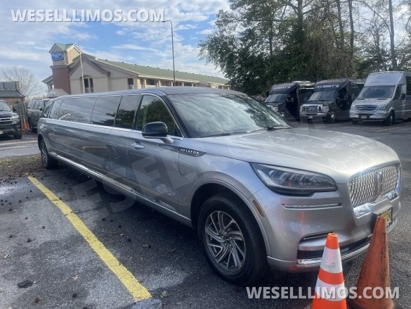 2023 Lincoln Aviator Limousine for Sale in Philadelphia, PA - Photo 3