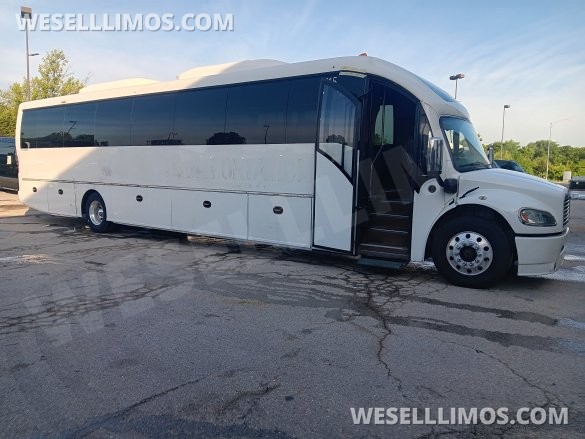 2020 Freightliner M2 Executive Shuttle for Sale in Springfield, MO - Photo 2