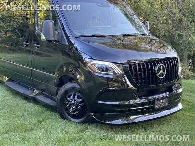 New Starlight Ceiling AMG Trim 14 Passenger Road Liner Limousine 2024 Auto Elite MB Sprinter - Sprinter for Sale in Elkhart, IN - Photo 45
