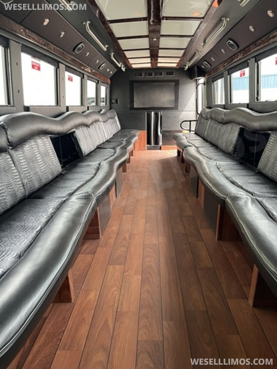 Photo of Limo Bus for sale: 2009 Freightliner M2 480" by Federal