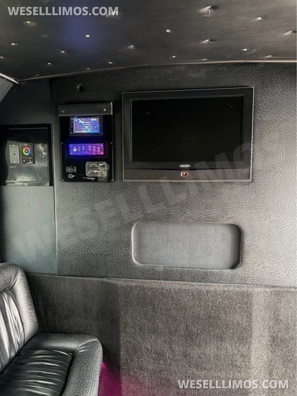 2008 Ford E450 Limo Bus for Sale in Steubenville, OH - Photo 2