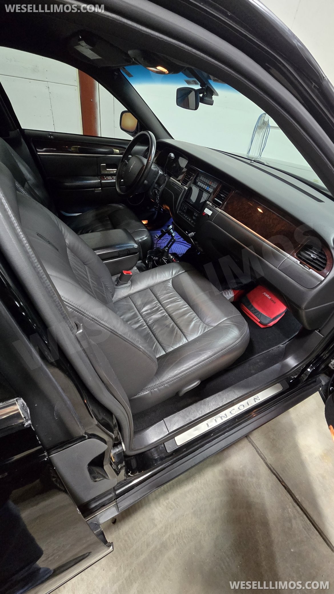 Photo of Limousine for sale: 2008 Lincoln Town Car 120" by Executive Coach Builders