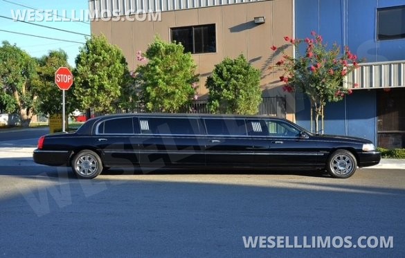 2008 Lincoln Town Car Limousine for Sale in PALM DESERT, CA - Photo 2
