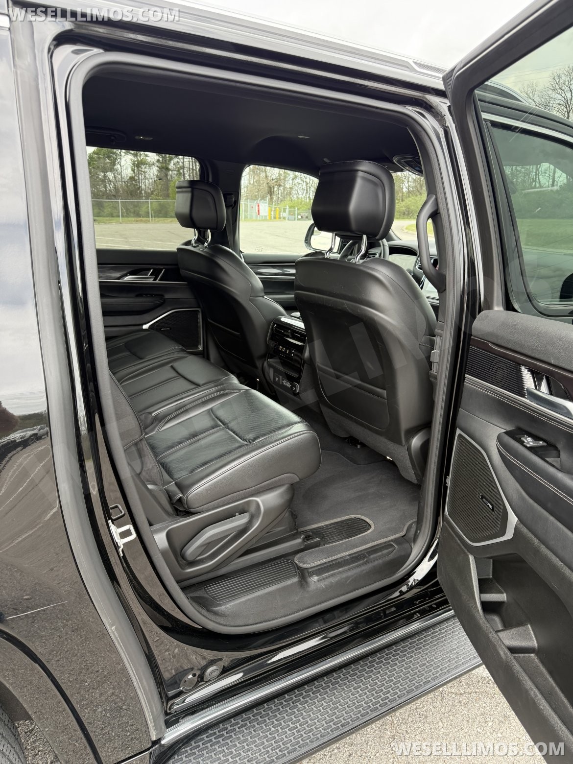 Photo of SUV for sale: 2024 Jeep Wagoneer L