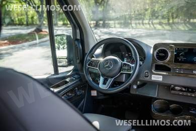 2022 Midwest Automotive Designs Mercedes-Benz 144" WB | 9-Passenger Luxury Conversion Sprinter - Sprinter for Sale in Pompano Beach, FL - Photo 22