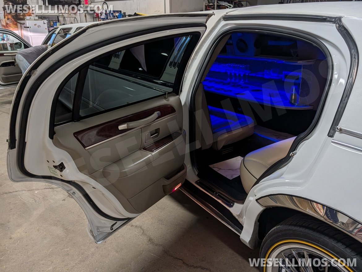 Photo of Limousine for sale: 2003 Lincoln Towncar