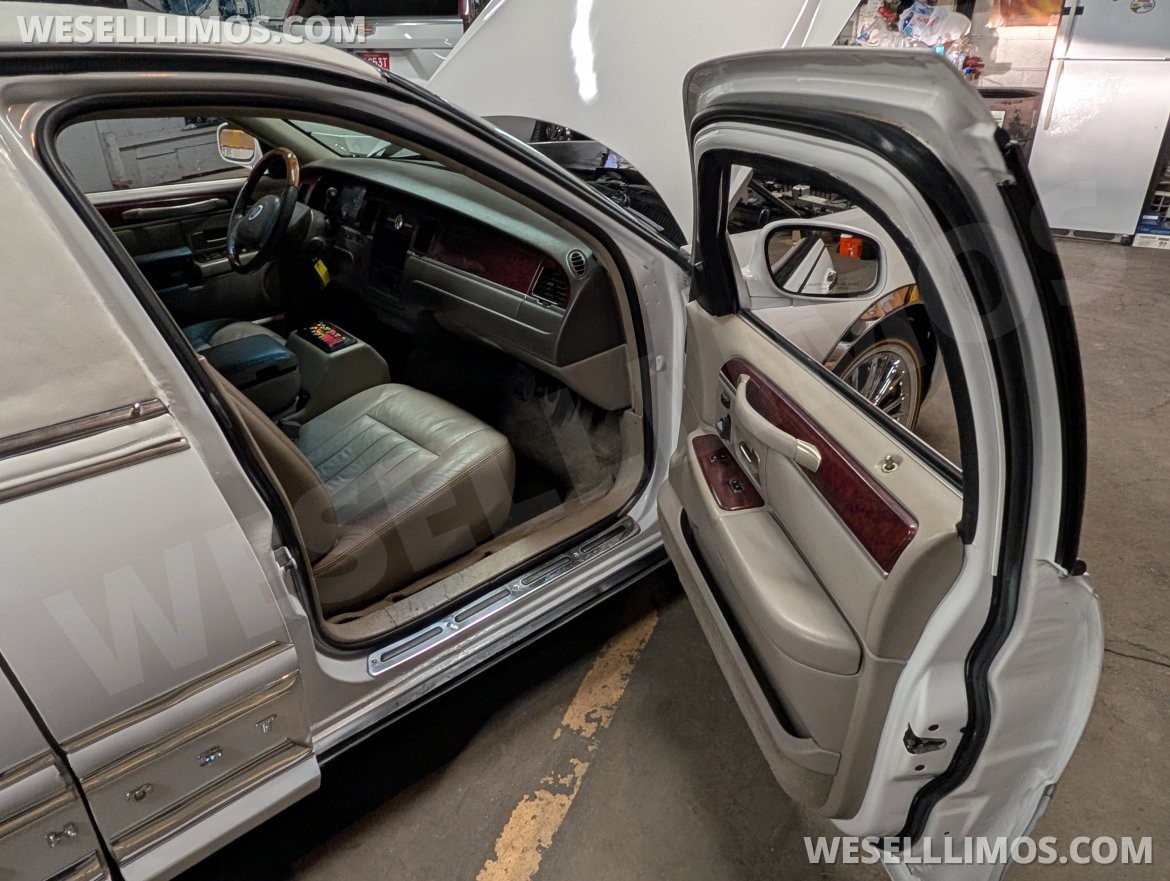 Photo of Limousine for sale: 2003 Lincoln Towncar
