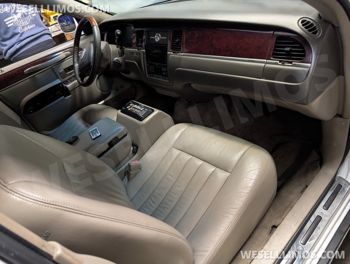 Photo of Limousine for sale: 2003 Lincoln Towncar