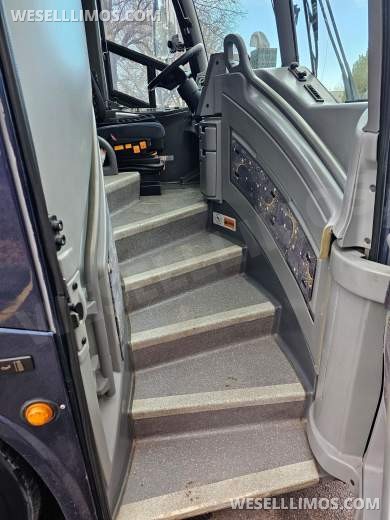 2011 MCI MCI E4500 Motorcoach - Motorcoach for Sale in Ft. Collins, CO - Photo 8