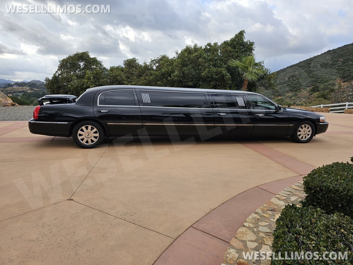 Limousine for sale: 2004 Lincoln Towncar 120" by Krystal Coach