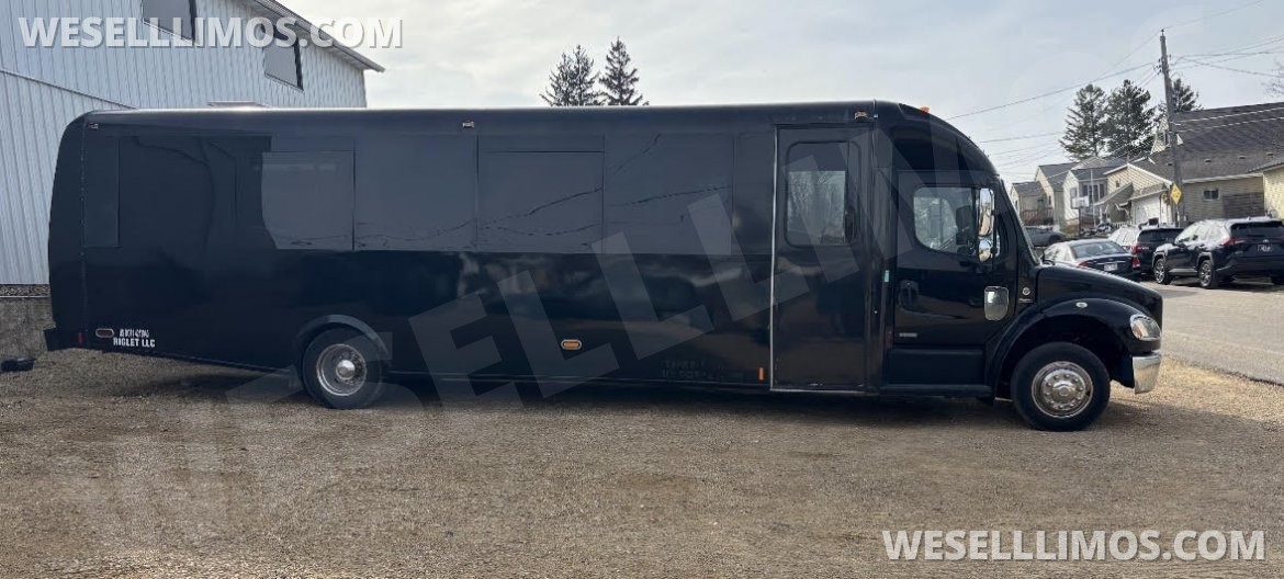 Limo Bus for sale: 2008 Freightliner Party Bus 28"